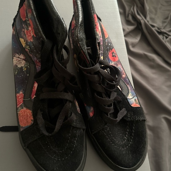 Vans - Picture 2 of 2